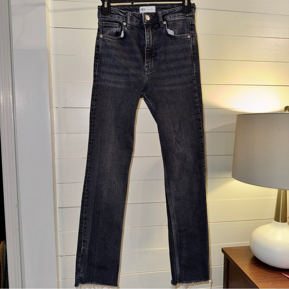 Zara Women’s Black/Dark Gray Wash Straight Leg Jeans Women’s Sz 2